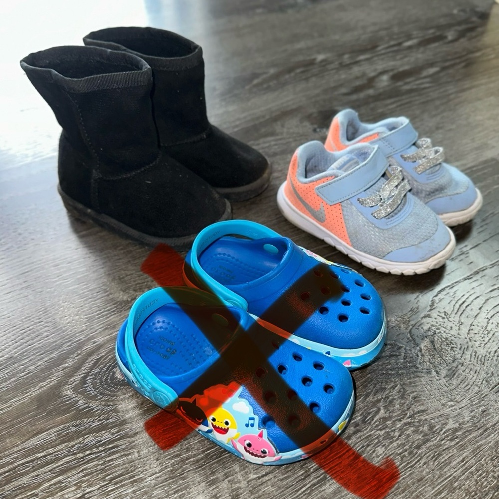 (2) Toddler shoes size 5